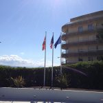 HOTEL LE GRAND LARGE BIARRITZ YES CSIGN MAT AVEC DRAPEAU
