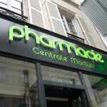 PHARMACIE CENTRALE MARTYRS ENSEIGNE BLOC LED PARIS YES SIGN