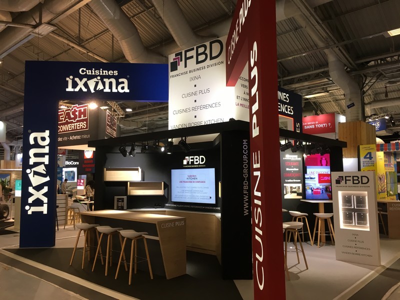 YES SIGN STAND IXINA CUISINE PLUS CUISINES REFERENCES - SALON FRANCHISE EXPO PARIS 7 VIGNETTE