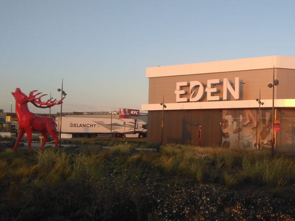 YES SIGN Eden, parc shopping YES SIGN Eden, parc shopping