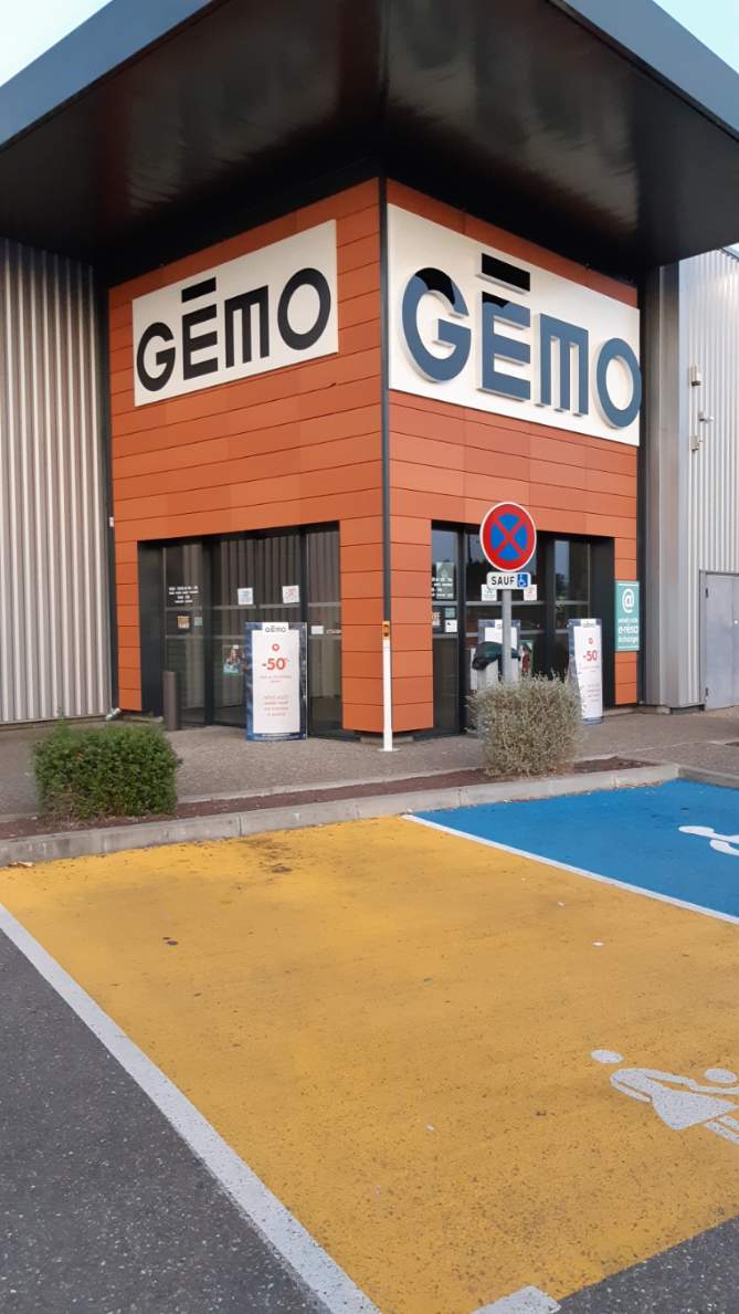 ENSEIGNE GEMO CASTELSARRASIN YES SIGN DEPLOIEMENT IDENTITE VISUELLE