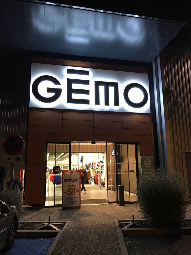ENSEIGNE LUMINEUSE GEMO CASTELSARRASIN YES SIGN BD