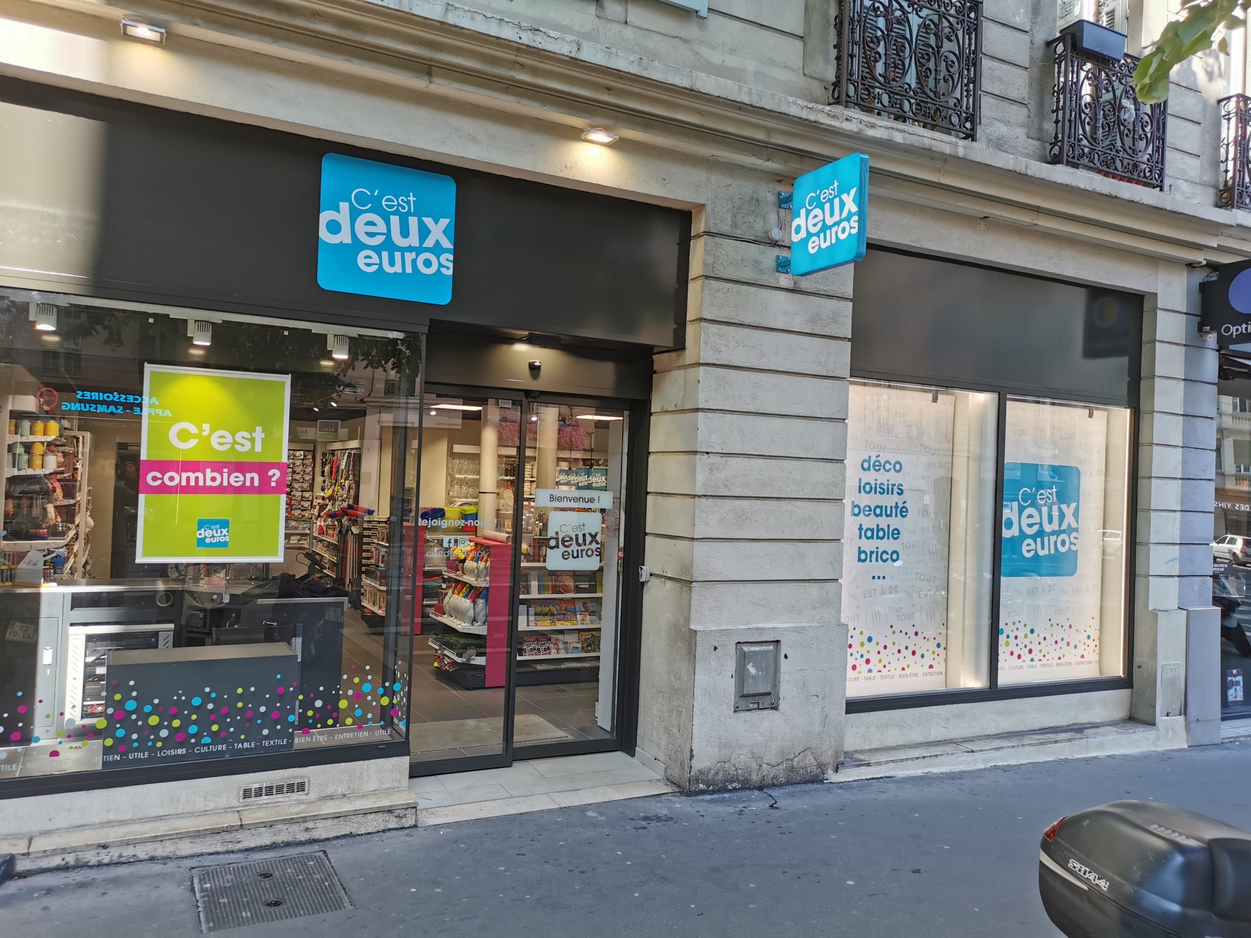 4 YES SIGN C2€ enseigne drapeau PARIS