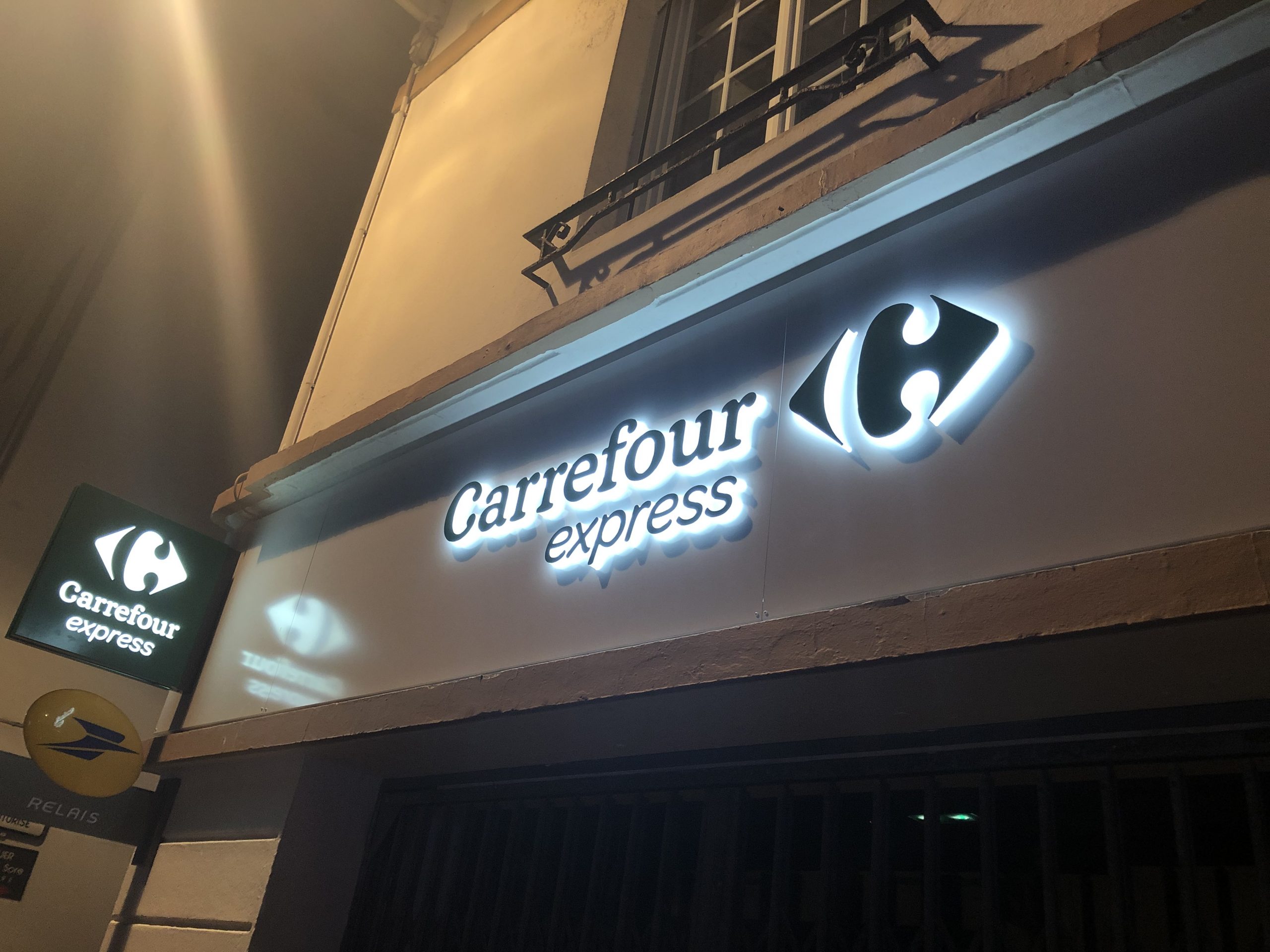 ENSEIGNE BANDEAUX LETTRAGE BLOC LED - CARREFOUR EXPRESS BIARRITZ