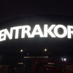 ENSEIGNE LUMINEUSE LETTRES BOITIERS PLASTURGIE LED CENTRAKOR GARGES YES SIGN