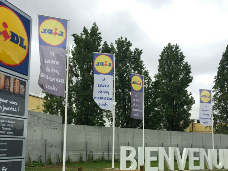 MATS ET DRAPEAUX LIDL CHOISY LE ROI YES SIGN