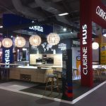 STAND-IXINA-FRANCHISE-SALON-YES-SIGN