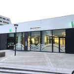 YES-SIGN-DEPLOIEMENT-VITROPHANIE-MARQUAGE-ADHESIF-FACADE-BNP-PARVIS-VELIZY
