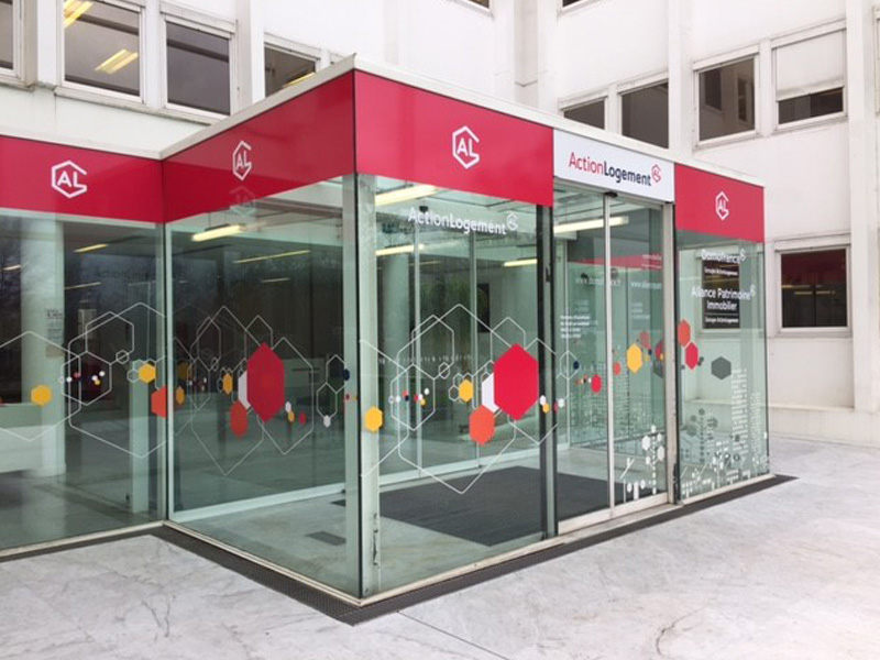 YES-SIGN-MARQUAGE-ADHESIF-DECOUPE-VITRINE-DOMOFRANCE-ROUEN